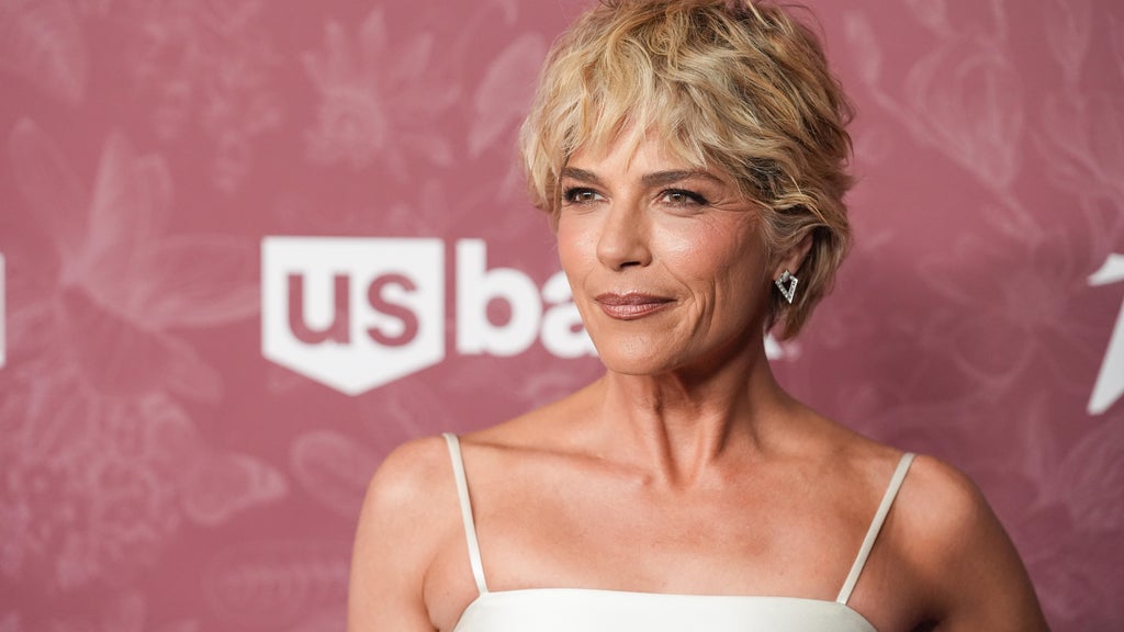 Actress Selma Blair arrested after allegedly biting flight attendant, being restrained on flight from LAX to JFK, source says — CBS Bay Area (KPIX), Fleming Island Health news