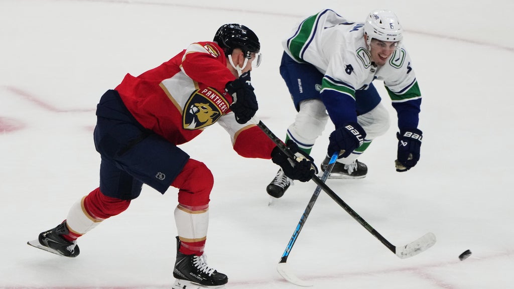 Brady Tkachuk's overtime goal completes second straight natural hat trick in Panthers' 3-2 win — CBS Miami, Fleming Island Sports news