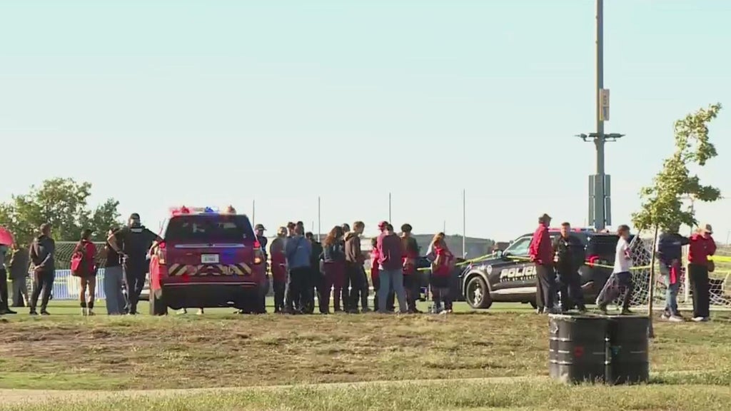 At least 2 killed, several injured after car drives onto Kansas soccer field — CBS Miami, Fleming Island Sports news