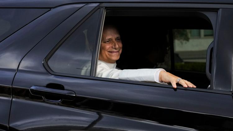 Faithful gather to welcome Pope Leo back for Sunday blessing after cancer surgery — First Coast News Life JAX, Fleming Island Community news