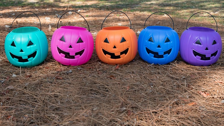 Why some houses might have different colored pumpkins on Halloween — First Coast News Life JAX, Fleming Island Community news