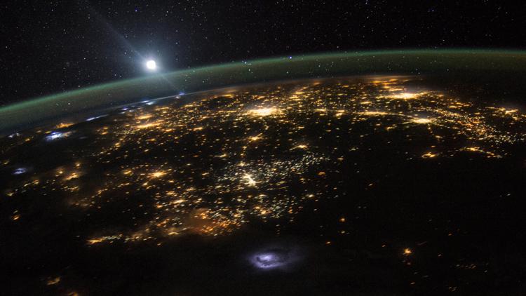 Satellite company plans to test giant mirror in space for sunlight on demand — First Coast News Business JAX