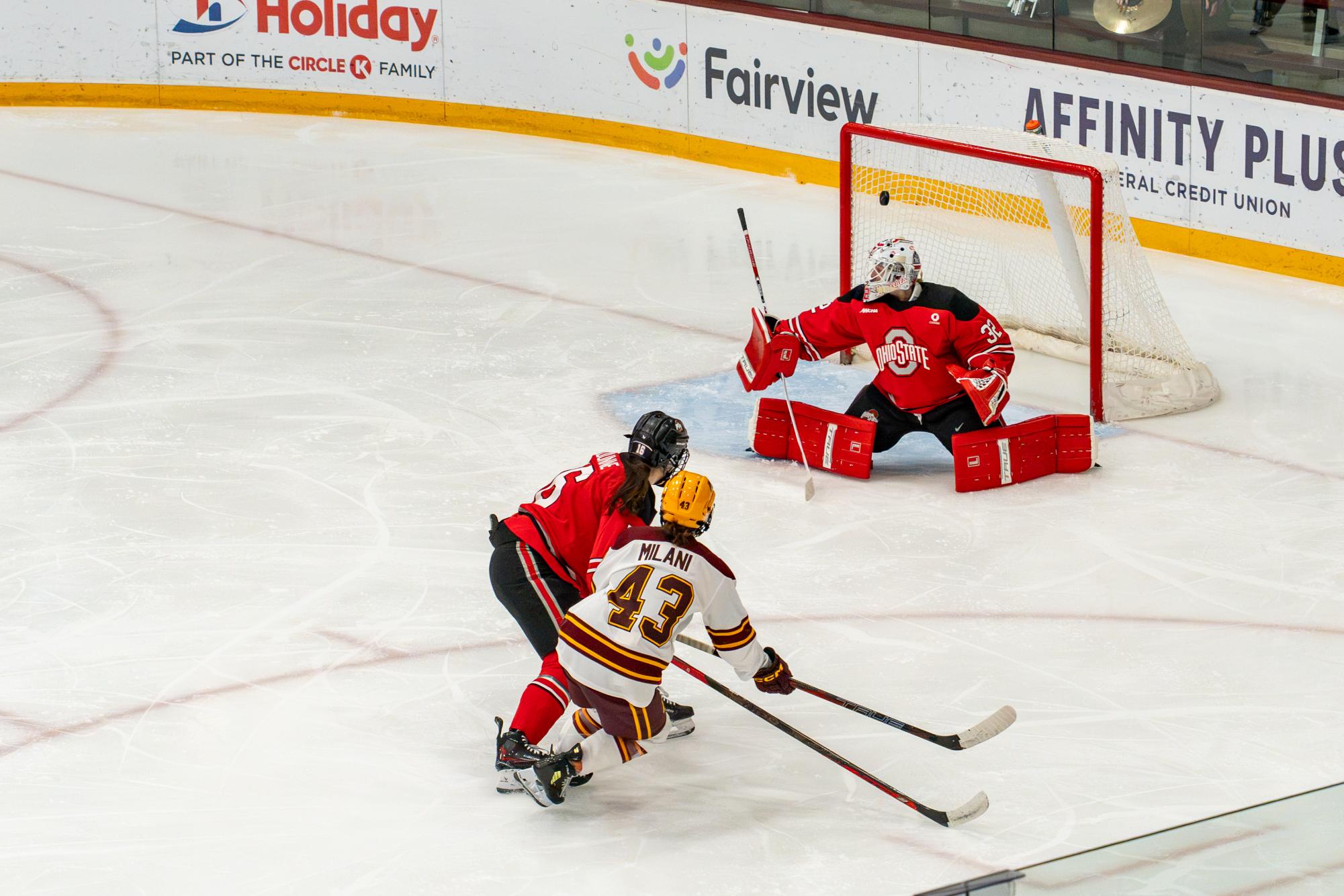 No. 3 Minnesota splits series with No. 1 Ohio State — Minnesota Daily (U of M)